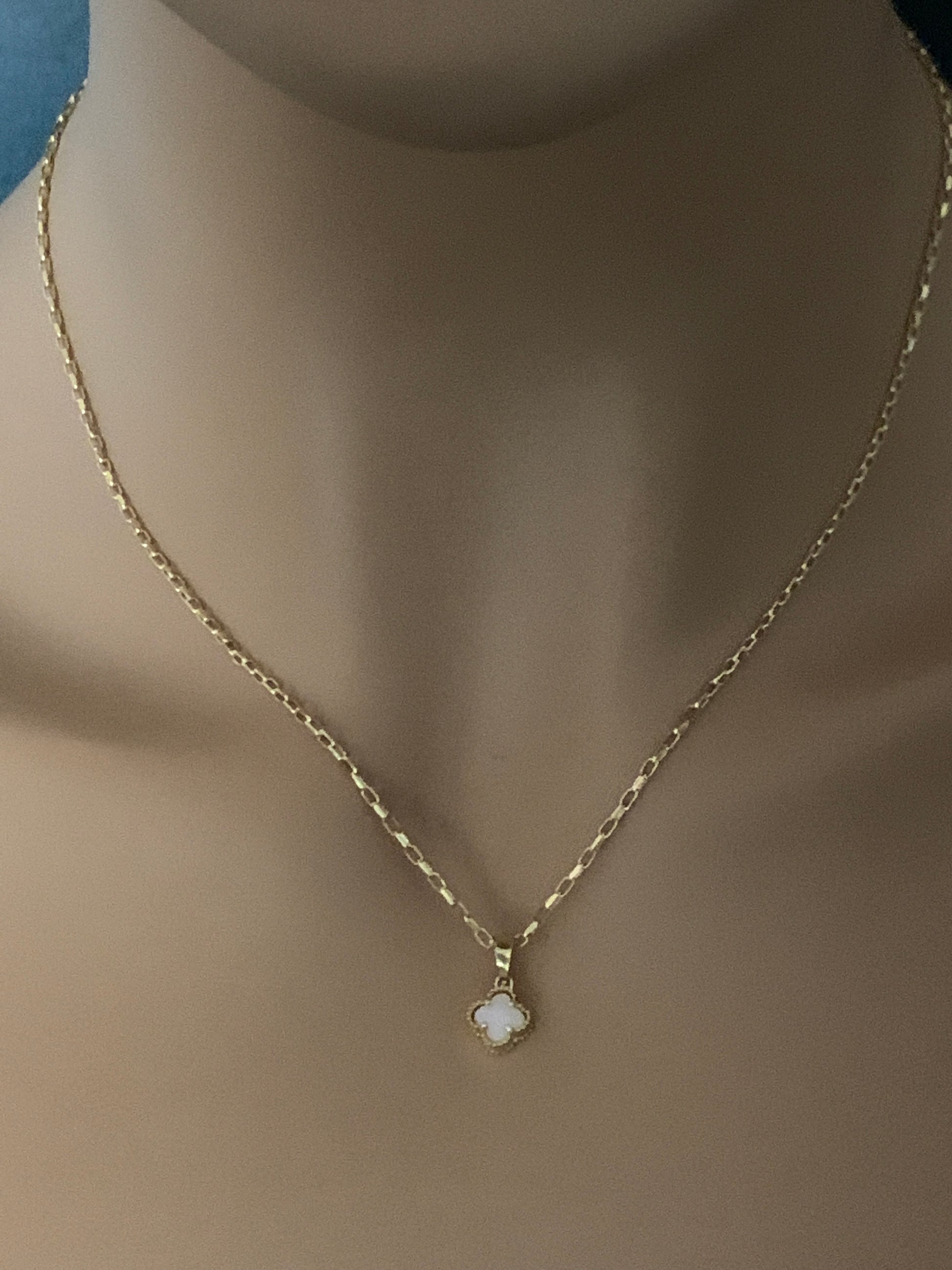 18K Gold Necklace 18" Cable Chain w/Light Pink Mother Pearl Clover Flower Pendant 2.46 grams - Rafant