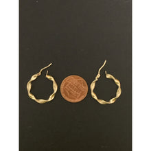 Load image into Gallery viewer, 18K Gold Earrings Hoops Loops Twist 1.51 grams - Rafant
