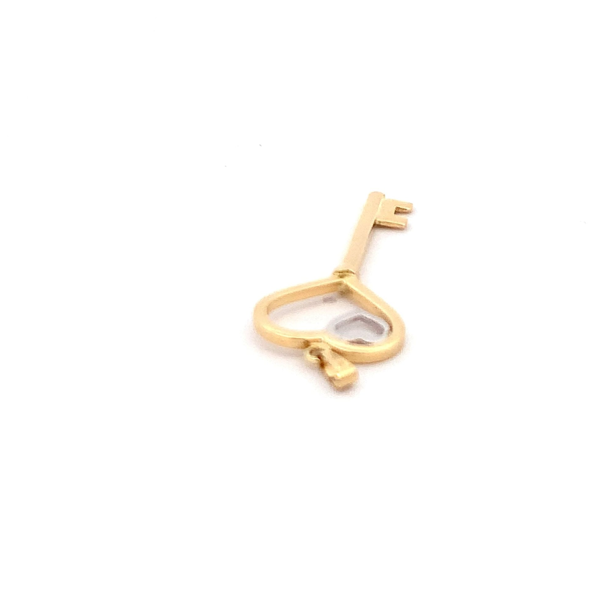 18K Yellow Gold Pendant Key Heart 1.59 grams - Rafant