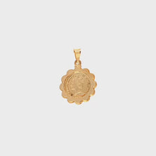 Load and play video in Gallery viewer, 18K Yellow Gold Pendant Queen Crown 1.07 grams
