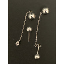 Load image into Gallery viewer, 18K Gold Earrings Dangling Balls White Gold 2.16 grams - Rafant

