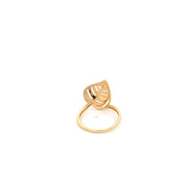 Load image into Gallery viewer, 18K Yellow Gold Ring Leaf  1.62 grams Size 4 - Rafant
