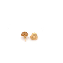 Load image into Gallery viewer, 18K Yellow Gold Earrings Tiny Stud Heart Earrings 0.67 grams - Rafant
