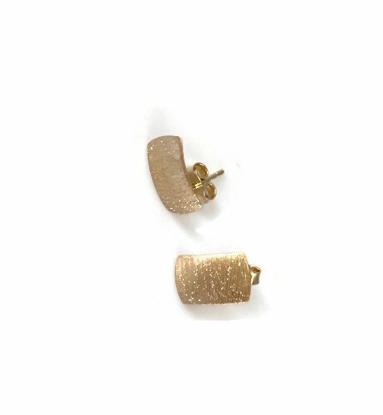 New Real Fine 18K Saudi Gold Stud Rectangular Frosted Earrings 1.56grams - Rafant